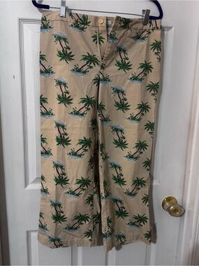 Liz Claiborne Beige Palm Tree Print Capris
